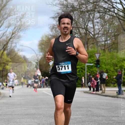 12.04.2026 - 45. Internationalen Wilhelmsburger Insellauf J. Mangold http://msf.ph/oto/9507821 12.04.2026 12:49:15 Ziel 4876, 2378, 5625, 5711, 5566, 3816, 5335, 5335, 3612, 2403, 5793 meine-sportfotos.de
