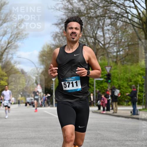 12.04.2026 - 45. Internationalen Wilhelmsburger Insellauf J. Mangold http://msf.ph/oto/9507822 12.04.2026 12:49:15 Ziel 4876, 2378, 5625, 5711, 5566, 3816, 5335, 5335, 3612, 2403, 5793 meine-sportfotos.de