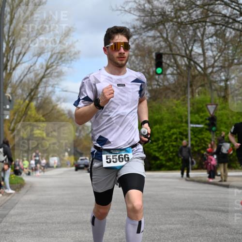 12.04.2026 - 45. Internationalen Wilhelmsburger Insellauf J. Mangold http://msf.ph/oto/9507835 12.04.2026 12:49:20 Ziel 5711, 5566, 3816, 5335, 3612, 2403, 5793, 5793, 5527, 4505, 5146 meine-sportfotos.de