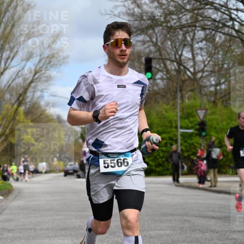 12.04.2026 - 45. Internationalen Wilhelmsburger Insellauf J. Mangold http://msf.ph/oto/9507836 12.04.2026 12:49:20 Ziel 5711, 5566, 3816, 5335, 3612, 2403, 5793, 5793, 5527, 4505, 5146 meine-sportfotos.de