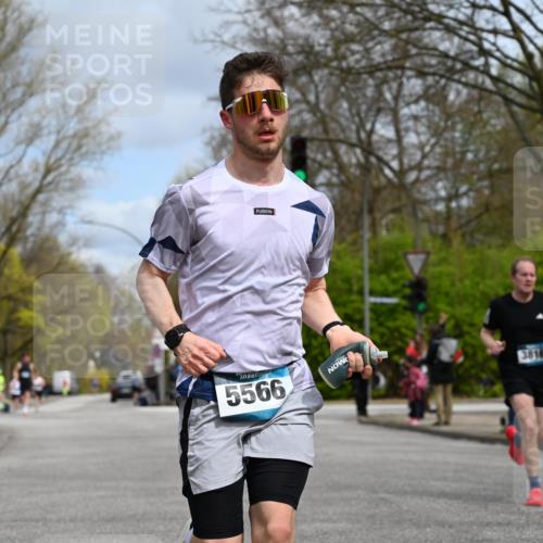 12.04.2026 - 45. Internationalen Wilhelmsburger Insellauf J. Mangold http://msf.ph/oto/9507837 12.04.2026 12:49:20 Ziel 5711, 5566, 3816, 5335, 3612, 2403, 5793, 5793, 5527, 4505, 5146 meine-sportfotos.de