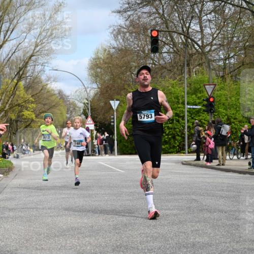 12.04.2026 - 45. Internationalen Wilhelmsburger Insellauf J. Mangold http://msf.ph/oto/9507850 12.04.2026 12:49:29 Ziel 5711, 5566, 3816, 5335, 3612, 2403, 5793, 5527, 4505, 5146 meine-sportfotos.de