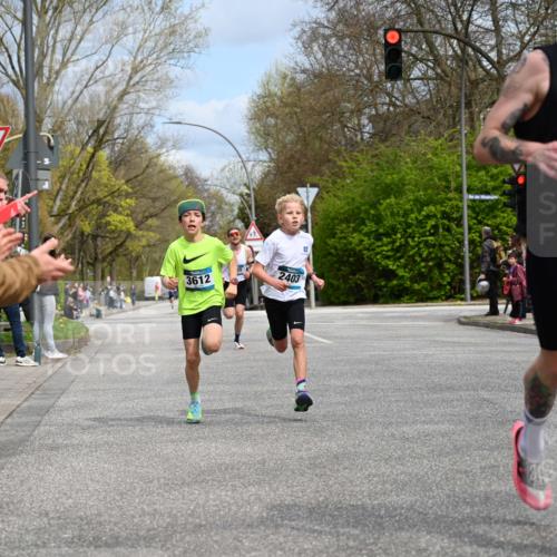 12.04.2026 - 45. Internationalen Wilhelmsburger Insellauf J. Mangold http://msf.ph/oto/9507861 12.04.2026 12:49:30 Ziel 5566, 3816, 5335, 3612, 2403, 5793, 5527, 5527, 4505, 5146, 5280 meine-sportfotos.de