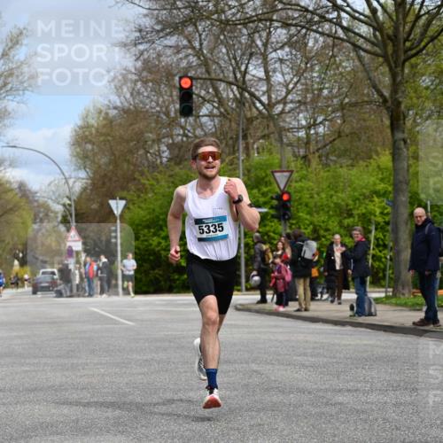 12.04.2026 - 45. Internationalen Wilhelmsburger Insellauf J. Mangold http://msf.ph/oto/9507892 12.04.2026 12:49:33 Ziel 5566, 3816, 5335, 3612, 2403, 5793, 5527, 4505, 5146, 5280, 5483 meine-sportfotos.de