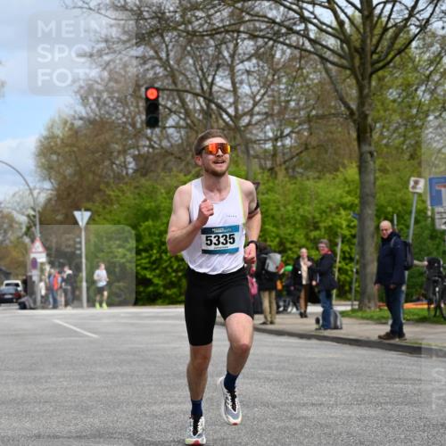 12.04.2026 - 45. Internationalen Wilhelmsburger Insellauf J. Mangold http://msf.ph/oto/9507895 12.04.2026 12:49:33 Ziel 5566, 3816, 5335, 3612, 2403, 5793, 5527, 4505, 5146, 5280, 5483 meine-sportfotos.de