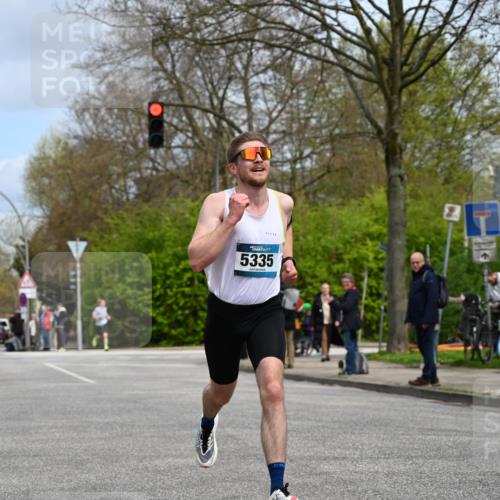 12.04.2026 - 45. Internationalen Wilhelmsburger Insellauf J. Mangold http://msf.ph/oto/9507896 12.04.2026 12:49:33 Ziel 5566, 3816, 5335, 3612, 2403, 5793, 5527, 4505, 5146, 5280, 5483 meine-sportfotos.de