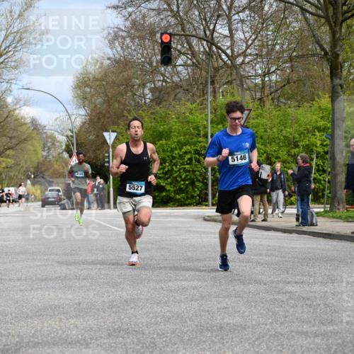 12.04.2026 - 45. Internationalen Wilhelmsburger Insellauf J. Mangold http://msf.ph/oto/9507900 12.04.2026 12:49:53 Ziel 5527, 4505, 5146, 5280, 5483, 2734, 5601, 5659, 5678 meine-sportfotos.de