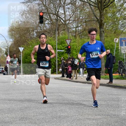 12.04.2026 - 45. Internationalen Wilhelmsburger Insellauf J. Mangold http://msf.ph/oto/9507907 12.04.2026 12:49:53 Ziel 5527, 4505, 5146, 5280, 5483, 2734, 5601, 5659, 5678 meine-sportfotos.de