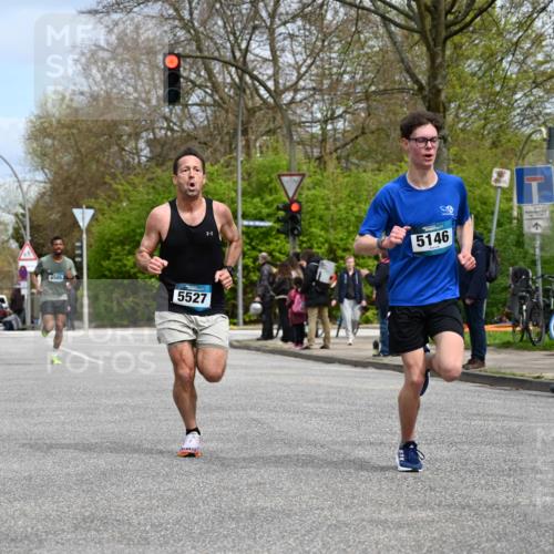 12.04.2026 - 45. Internationalen Wilhelmsburger Insellauf J. Mangold http://msf.ph/oto/9507908 12.04.2026 12:49:53 Ziel 5527, 4505, 5146, 5280, 5483, 2734, 5601, 5659, 5678 meine-sportfotos.de