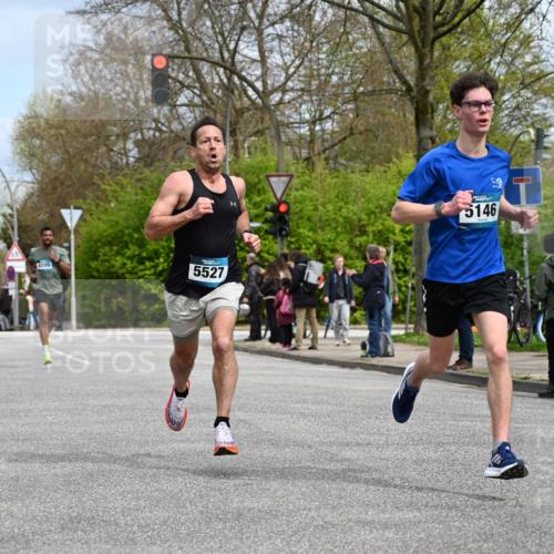 12.04.2026 - 45. Internationalen Wilhelmsburger Insellauf J. Mangold http://msf.ph/oto/9507910 12.04.2026 12:49:53 Ziel 5527, 4505, 5146, 5280, 5483, 2734, 5601, 5659, 5678 meine-sportfotos.de