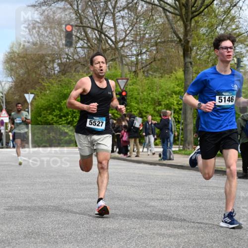 12.04.2026 - 45. Internationalen Wilhelmsburger Insellauf J. Mangold http://msf.ph/oto/9507911 12.04.2026 12:49:53 Ziel 5527, 4505, 5146, 5280, 5483, 2734, 5601, 5659, 5678 meine-sportfotos.de
