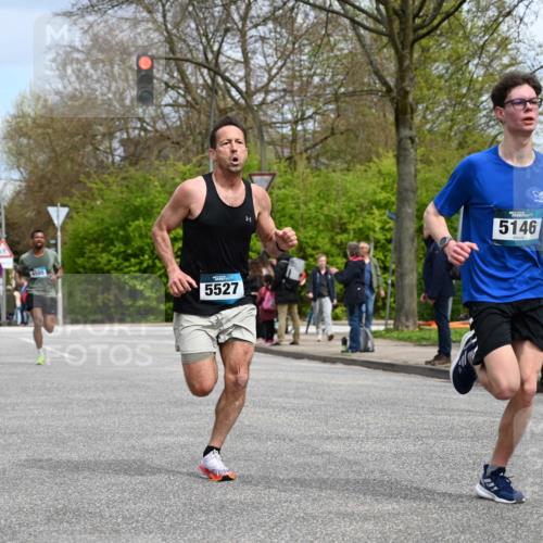 12.04.2026 - 45. Internationalen Wilhelmsburger Insellauf J. Mangold http://msf.ph/oto/9507912 12.04.2026 12:49:54 Ziel 5527, 4505, 5146, 5280, 5280, 5483, 2734, 5601, 5659, 5678 meine-sportfotos.de