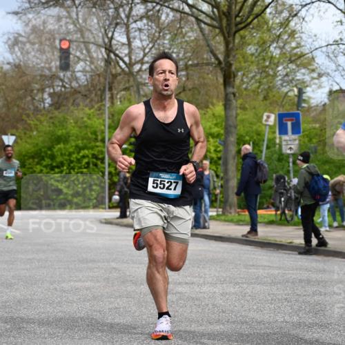 12.04.2026 - 45. Internationalen Wilhelmsburger Insellauf J. Mangold http://msf.ph/oto/9507916 12.04.2026 12:49:54 Ziel 5527, 4505, 5146, 5280, 5280, 5483, 2734, 5601, 5659, 5678 meine-sportfotos.de