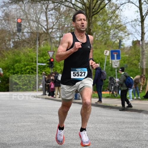 12.04.2026 - 45. Internationalen Wilhelmsburger Insellauf J. Mangold http://msf.ph/oto/9507918 12.04.2026 12:49:54 Ziel 5527, 4505, 5146, 5280, 5280, 5483, 2734, 5601, 5659, 5678 meine-sportfotos.de