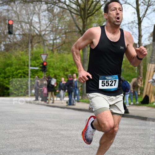 12.04.2026 - 45. Internationalen Wilhelmsburger Insellauf J. Mangold http://msf.ph/oto/9507921 12.04.2026 12:49:54 Ziel 5527, 4505, 5146, 5280, 5280, 5483, 2734, 5601, 5659, 5678 meine-sportfotos.de