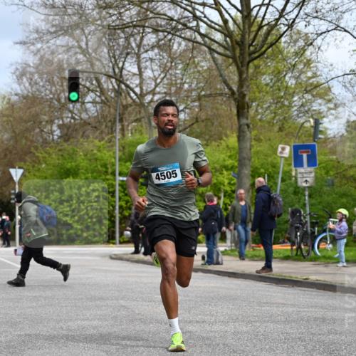 12.04.2026 - 45. Internationalen Wilhelmsburger Insellauf J. Mangold http://msf.ph/oto/9507929 12.04.2026 12:49:56 Ziel 5527, 4505, 5146, 5280, 5483, 5483, 2734, 5601, 5601, 5659, 5678 meine-sportfotos.de