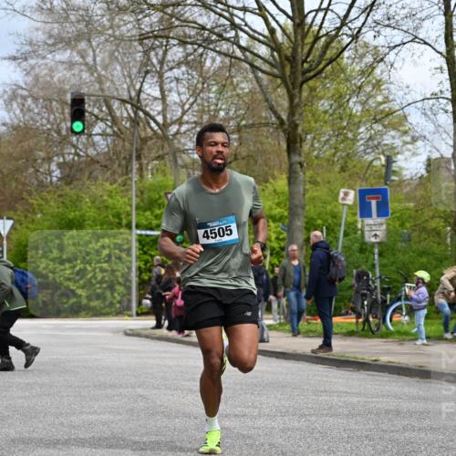 12.04.2026 - 45. Internationalen Wilhelmsburger Insellauf J. Mangold http://msf.ph/oto/9507930 12.04.2026 12:49:57 Ziel 5527, 4505, 5146, 5280, 5483, 2734, 5601, 5659, 5678 meine-sportfotos.de