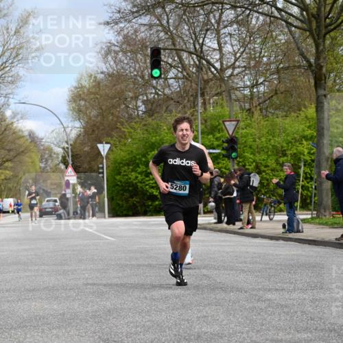 12.04.2026 - 45. Internationalen Wilhelmsburger Insellauf J. Mangold http://msf.ph/oto/9507944 12.04.2026 12:50:04 Ziel 5527, 4505, 5146, 5280, 5483, 2734, 2734, 5601, 5659, 5678 meine-sportfotos.de
