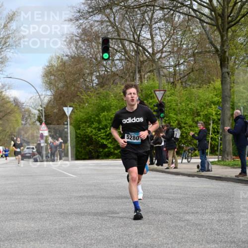 12.04.2026 - 45. Internationalen Wilhelmsburger Insellauf J. Mangold http://msf.ph/oto/9507946 12.04.2026 12:50:05 Ziel 5527, 4505, 5146, 5280, 5483, 2734, 5601, 5659, 5678 meine-sportfotos.de