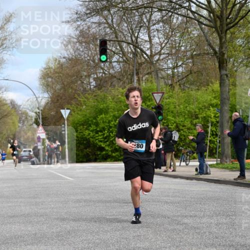12.04.2026 - 45. Internationalen Wilhelmsburger Insellauf J. Mangold http://msf.ph/oto/9507947 12.04.2026 12:50:05 Ziel 5527, 4505, 5146, 5280, 5483, 2734, 5601, 5659, 5678 meine-sportfotos.de