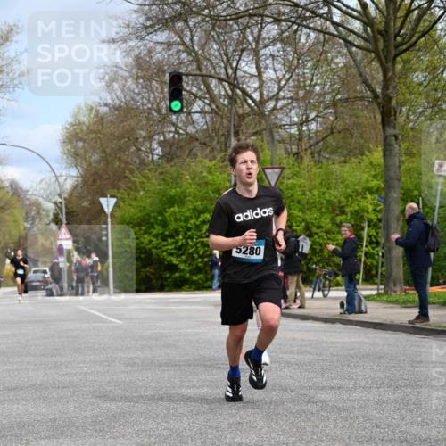 12.04.2026 - 45. Internationalen Wilhelmsburger Insellauf J. Mangold http://msf.ph/oto/9507948 12.04.2026 12:50:05 Ziel 5527, 4505, 5146, 5280, 5483, 2734, 5601, 5659, 5678 meine-sportfotos.de
