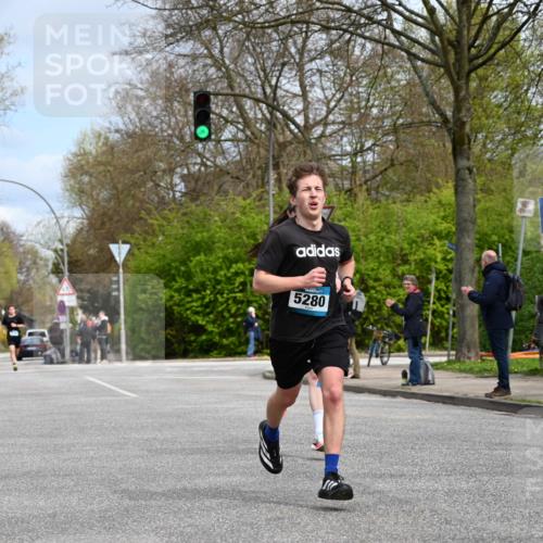 12.04.2026 - 45. Internationalen Wilhelmsburger Insellauf J. Mangold http://msf.ph/oto/9507949 12.04.2026 12:50:05 Ziel 5527, 4505, 5146, 5280, 5483, 2734, 5601, 5659, 5678 meine-sportfotos.de