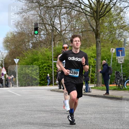 12.04.2026 - 45. Internationalen Wilhelmsburger Insellauf J. Mangold http://msf.ph/oto/9507952 12.04.2026 12:50:05 Ziel 5527, 4505, 5146, 5280, 5483, 2734, 5601, 5659, 5678 meine-sportfotos.de