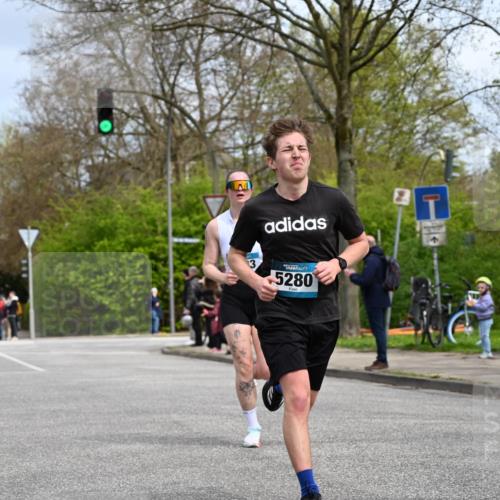 12.04.2026 - 45. Internationalen Wilhelmsburger Insellauf J. Mangold http://msf.ph/oto/9507954 12.04.2026 12:50:05 Ziel 5527, 4505, 5146, 5280, 5483, 2734, 5601, 5659, 5678 meine-sportfotos.de