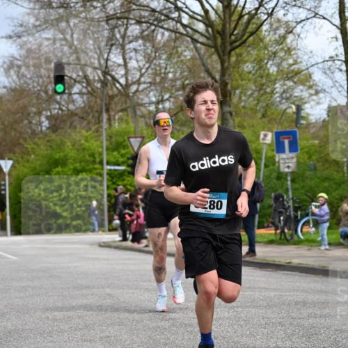 12.04.2026 - 45. Internationalen Wilhelmsburger Insellauf J. Mangold http://msf.ph/oto/9507955 12.04.2026 12:50:05 Ziel 5527, 4505, 5146, 5280, 5483, 2734, 5601, 5659, 5678 meine-sportfotos.de