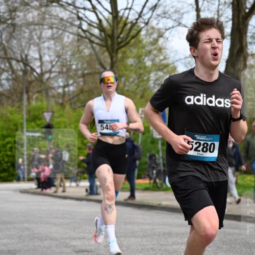 12.04.2026 - 45. Internationalen Wilhelmsburger Insellauf J. Mangold http://msf.ph/oto/9507960 12.04.2026 12:50:06 Ziel 5527, 4505, 5146, 5280, 5483, 2734, 5601, 5659, 5678 meine-sportfotos.de
