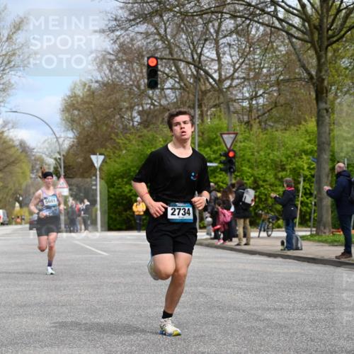 12.04.2026 - 45. Internationalen Wilhelmsburger Insellauf J. Mangold http://msf.ph/oto/9507974 12.04.2026 12:50:13 Ziel 5280, 5483, 2734, 5601, 5659, 5678, 5678, 5530, 5825 meine-sportfotos.de