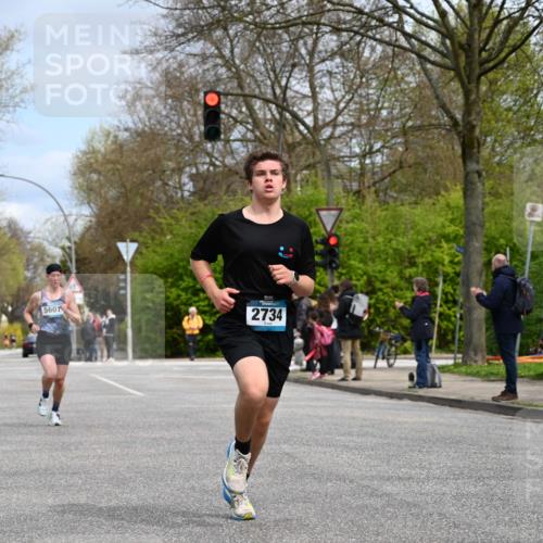 12.04.2026 - 45. Internationalen Wilhelmsburger Insellauf J. Mangold http://msf.ph/oto/9507975 12.04.2026 12:50:13 Ziel 5280, 5483, 2734, 5601, 5659, 5678, 5678, 5530, 5825 meine-sportfotos.de