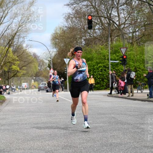 12.04.2026 - 45. Internationalen Wilhelmsburger Insellauf J. Mangold http://msf.ph/oto/9507986 12.04.2026 12:50:15 Ziel 5280, 5483, 2734, 5601, 5659, 5678, 5530, 5825, 5411 meine-sportfotos.de