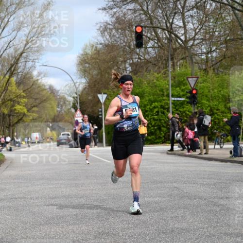12.04.2026 - 45. Internationalen Wilhelmsburger Insellauf J. Mangold http://msf.ph/oto/9507987 12.04.2026 12:50:15 Ziel 5280, 5483, 2734, 5601, 5659, 5678, 5530, 5825, 5411 meine-sportfotos.de