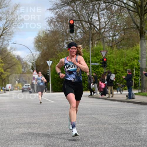 12.04.2026 - 45. Internationalen Wilhelmsburger Insellauf J. Mangold http://msf.ph/oto/9507990 12.04.2026 12:50:15 Ziel 5280, 5483, 2734, 5601, 5659, 5678, 5530, 5825, 5411 meine-sportfotos.de