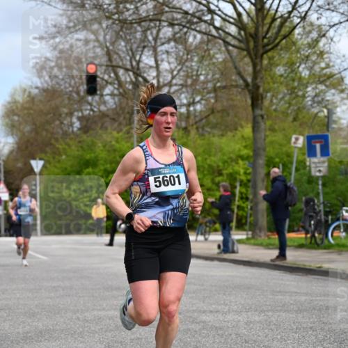 12.04.2026 - 45. Internationalen Wilhelmsburger Insellauf J. Mangold http://msf.ph/oto/9507996 12.04.2026 12:50:16 Ziel 5280, 5483, 2734, 5601, 5659, 5678, 5530, 5825, 5411 meine-sportfotos.de