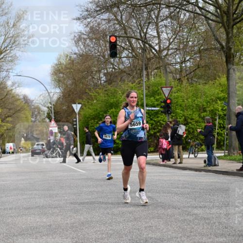 12.04.2026 - 45. Internationalen Wilhelmsburger Insellauf J. Mangold http://msf.ph/oto/9508002 12.04.2026 12:50:18 Ziel 5280, 5483, 2734, 5601, 5659, 5678, 5530, 5825, 5411 meine-sportfotos.de