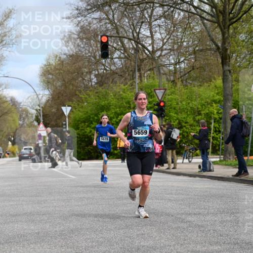 12.04.2026 - 45. Internationalen Wilhelmsburger Insellauf J. Mangold http://msf.ph/oto/9508005 12.04.2026 12:50:19 Ziel 5280, 5483, 2734, 5601, 5659, 5678, 5530, 5825, 5411 meine-sportfotos.de