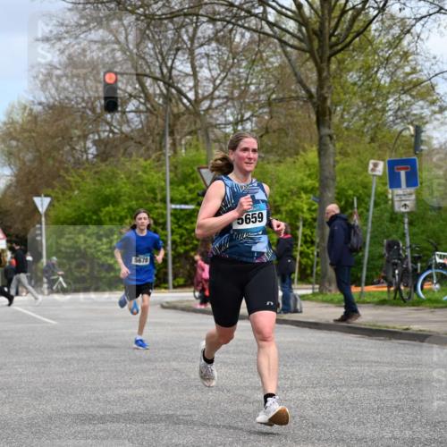 12.04.2026 - 45. Internationalen Wilhelmsburger Insellauf J. Mangold http://msf.ph/oto/9508011 12.04.2026 12:50:19 Ziel 5280, 5483, 2734, 5601, 5659, 5678, 5530, 5825, 5411 meine-sportfotos.de