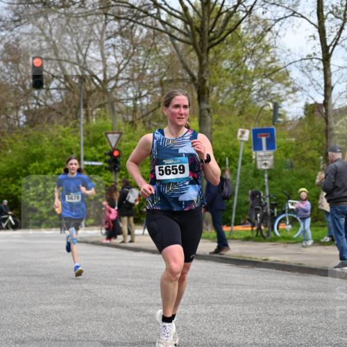 12.04.2026 - 45. Internationalen Wilhelmsburger Insellauf J. Mangold http://msf.ph/oto/9508014 12.04.2026 12:50:19 Ziel 5280, 5483, 2734, 5601, 5659, 5678, 5530, 5825, 5411 meine-sportfotos.de