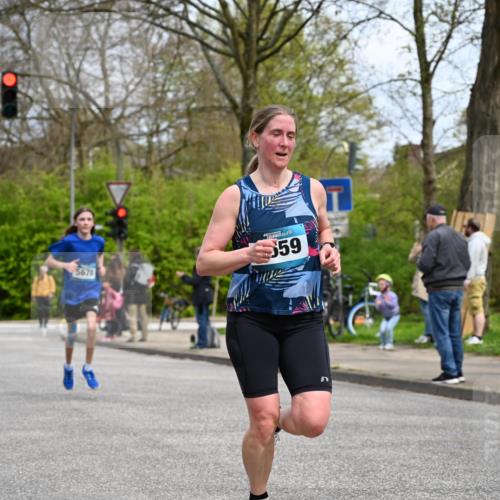 12.04.2026 - 45. Internationalen Wilhelmsburger Insellauf J. Mangold http://msf.ph/oto/9508017 12.04.2026 12:50:20 Ziel 5483, 2734, 5601, 5659, 5678, 5530, 5825, 5411 meine-sportfotos.de