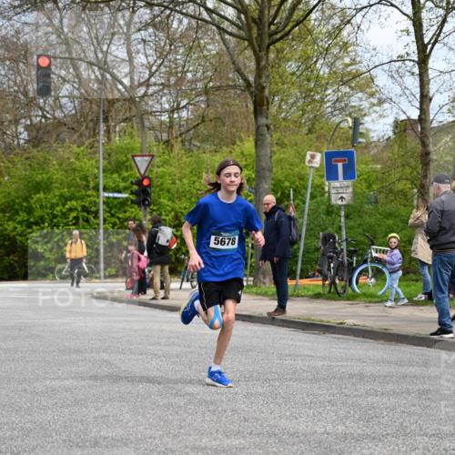 12.04.2026 - 45. Internationalen Wilhelmsburger Insellauf J. Mangold http://msf.ph/oto/9508020 12.04.2026 12:50:20 Ziel 5483, 2734, 5601, 5659, 5678, 5530, 5825, 5411 meine-sportfotos.de