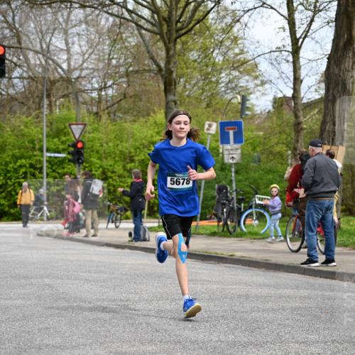 12.04.2026 - 45. Internationalen Wilhelmsburger Insellauf J. Mangold http://msf.ph/oto/9508023 12.04.2026 12:50:21 Ziel 5483, 2734, 5601, 5659, 5678, 5530, 5825, 5411 meine-sportfotos.de