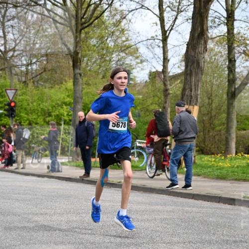12.04.2026 - 45. Internationalen Wilhelmsburger Insellauf J. Mangold http://msf.ph/oto/9508026 12.04.2026 12:50:21 Ziel 5483, 2734, 5601, 5659, 5678, 5530, 5825, 5411 meine-sportfotos.de