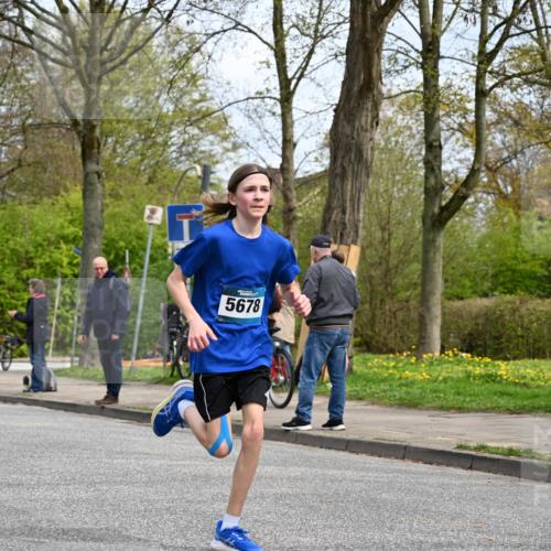 12.04.2026 - 45. Internationalen Wilhelmsburger Insellauf J. Mangold http://msf.ph/oto/9508028 12.04.2026 12:50:21 Ziel 5483, 2734, 5601, 5659, 5678, 5530, 5825, 5411 meine-sportfotos.de