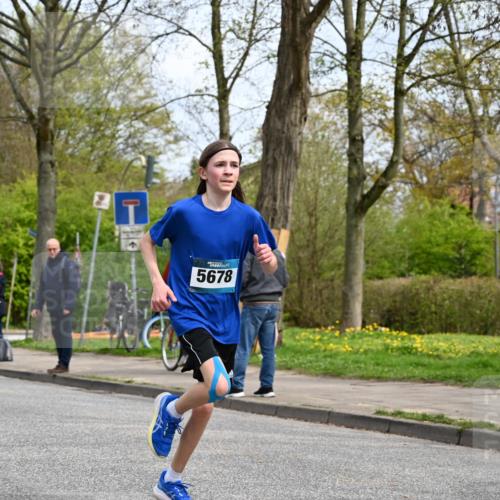 12.04.2026 - 45. Internationalen Wilhelmsburger Insellauf J. Mangold http://msf.ph/oto/9508029 12.04.2026 12:50:21 Ziel 5483, 2734, 5601, 5659, 5678, 5530, 5825, 5411 meine-sportfotos.de
