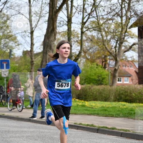 12.04.2026 - 45. Internationalen Wilhelmsburger Insellauf J. Mangold http://msf.ph/oto/9508032 12.04.2026 12:50:21 Ziel 5483, 2734, 5601, 5659, 5678, 5530, 5825, 5411 meine-sportfotos.de