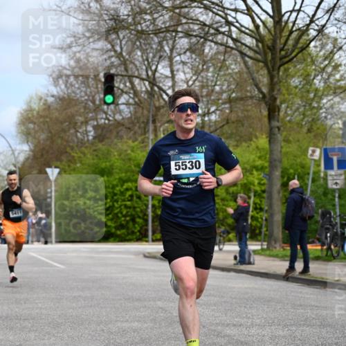 12.04.2026 - 45. Internationalen Wilhelmsburger Insellauf J. Mangold http://msf.ph/oto/9508038 12.04.2026 12:50:50 Ziel 5530, 5825, 5411, 4282, 3982, 3925, 5595, 2959 meine-sportfotos.de