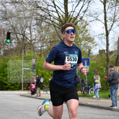 12.04.2026 - 45. Internationalen Wilhelmsburger Insellauf J. Mangold http://msf.ph/oto/9508042 12.04.2026 12:50:50 Ziel 5530, 5825, 5411, 4282, 3982, 3925, 5595, 2959 meine-sportfotos.de