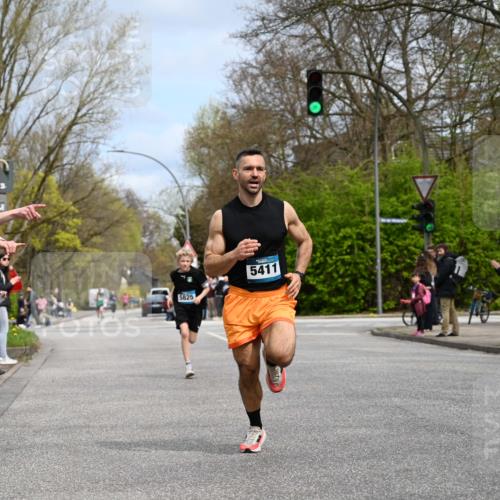 12.04.2026 - 45. Internationalen Wilhelmsburger Insellauf J. Mangold http://msf.ph/oto/9508047 12.04.2026 12:50:51 Ziel 5530, 5825, 5411, 4282, 3982, 3925, 5595, 2959, 5860 meine-sportfotos.de